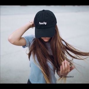 BRANDY MELVILLE KATHERINE PEACHY CAP